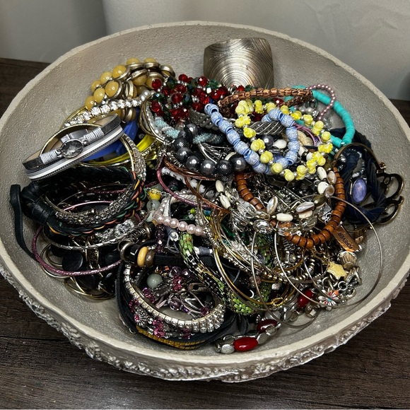 150 Assorted Vintage to Modern Bracelet Bundle - Picture 1 of 6